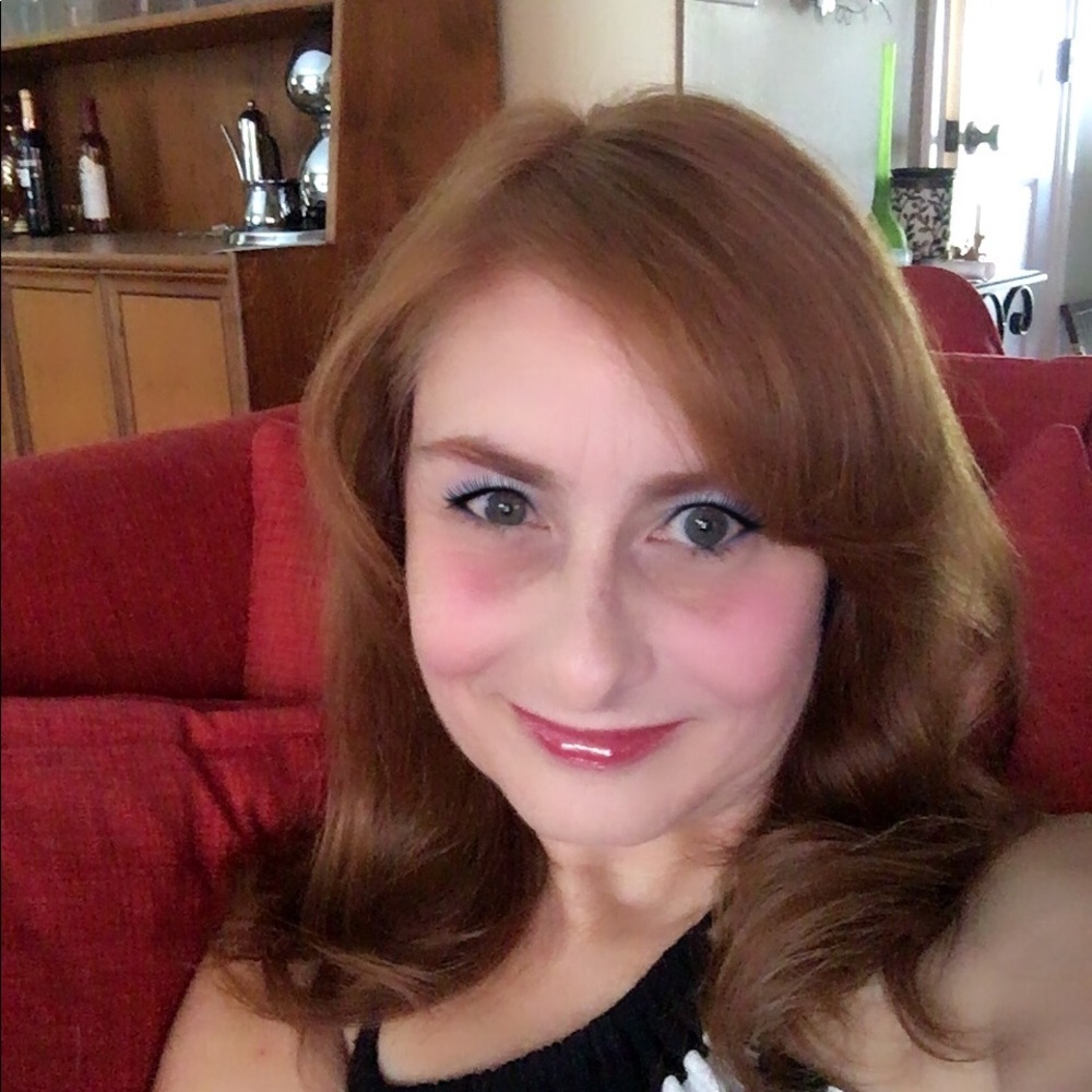 Meet your Posher, Cecilia